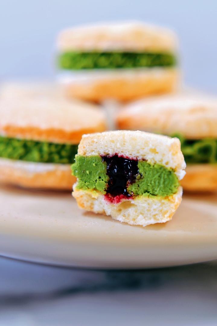 抹茶草莓夹馅达克瓦兹