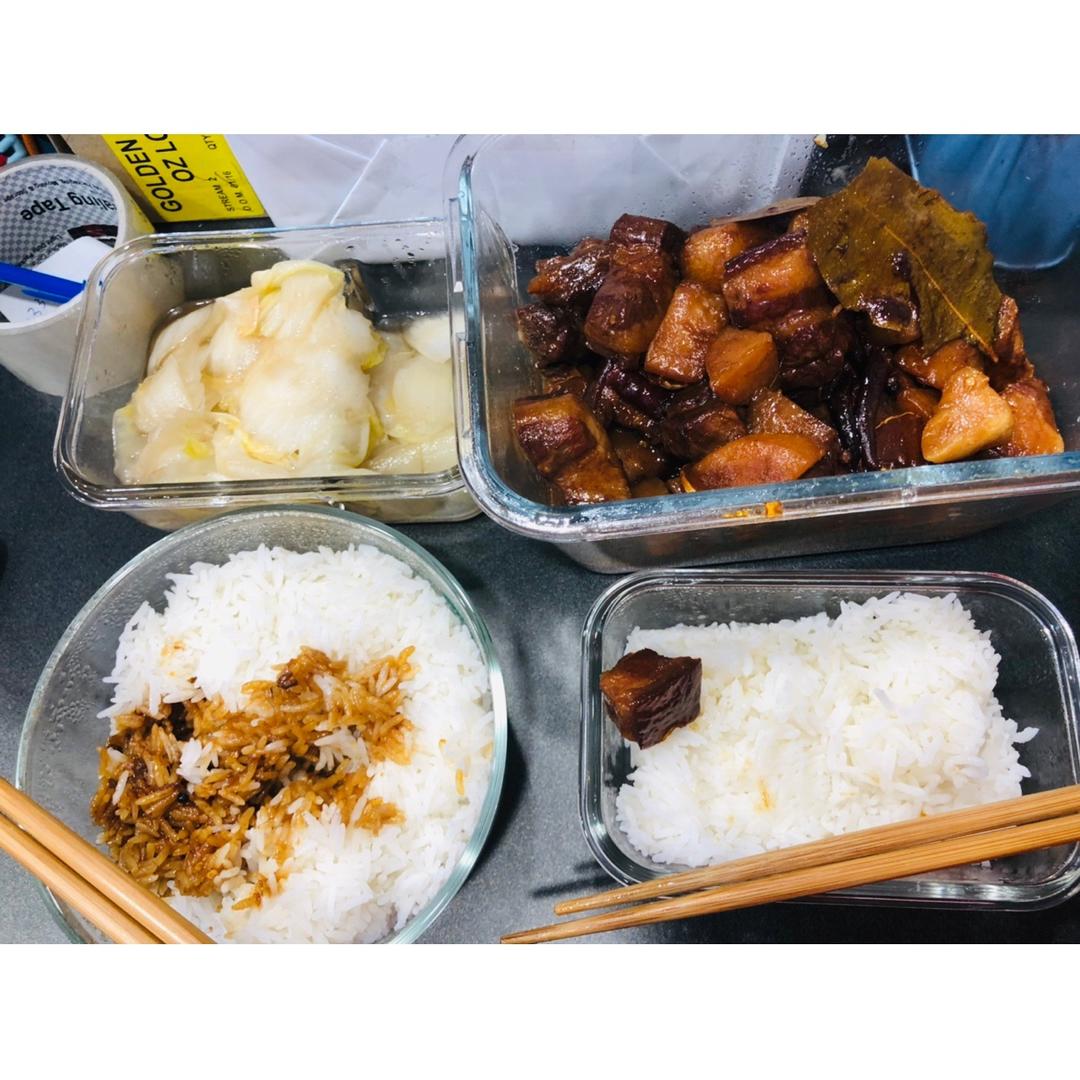 吃着碗里望着锅里的红烧肉