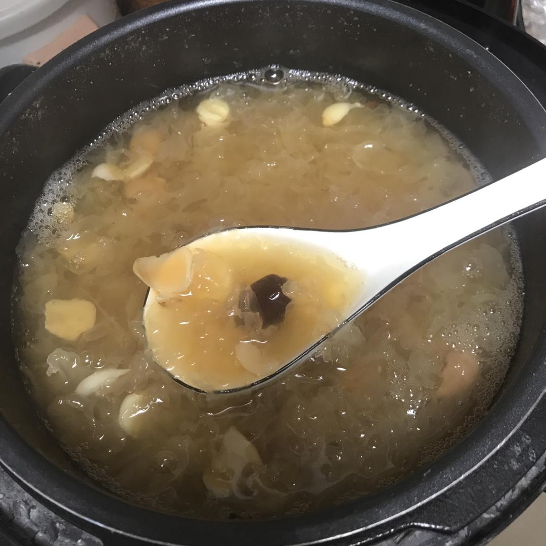 红枣银耳莲子羹