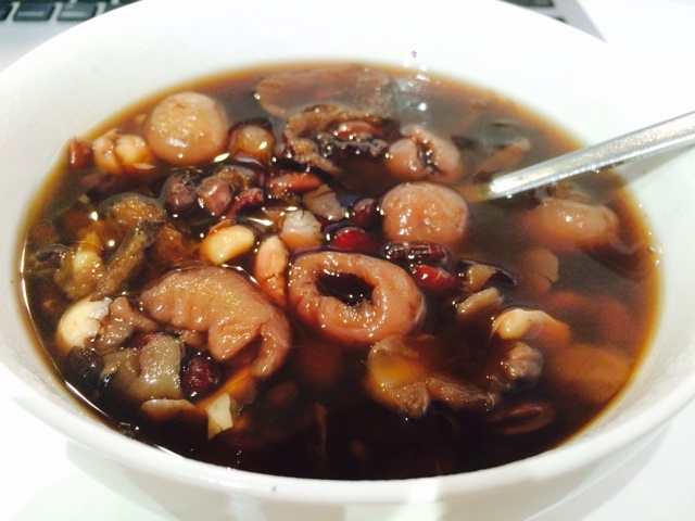 补肾乌发《黑豆桂圆莲子红枣汤》秋冬滋润糖水