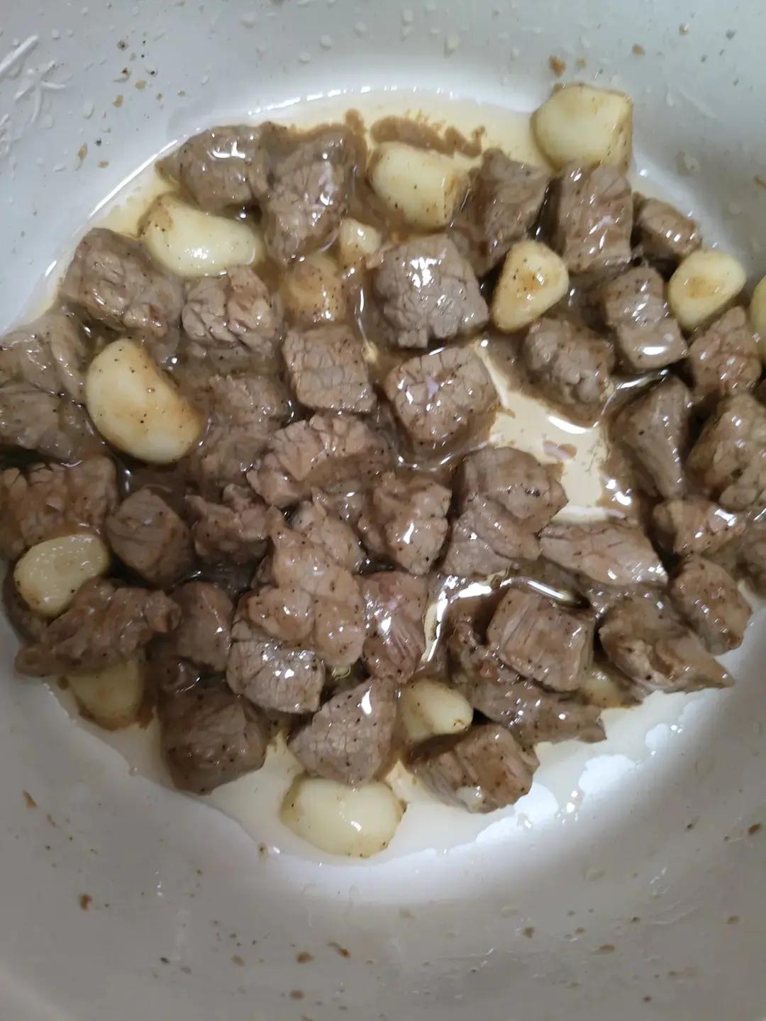 澳洲牛肉｜好吃到停不下来的黑椒金蒜牛肉粒