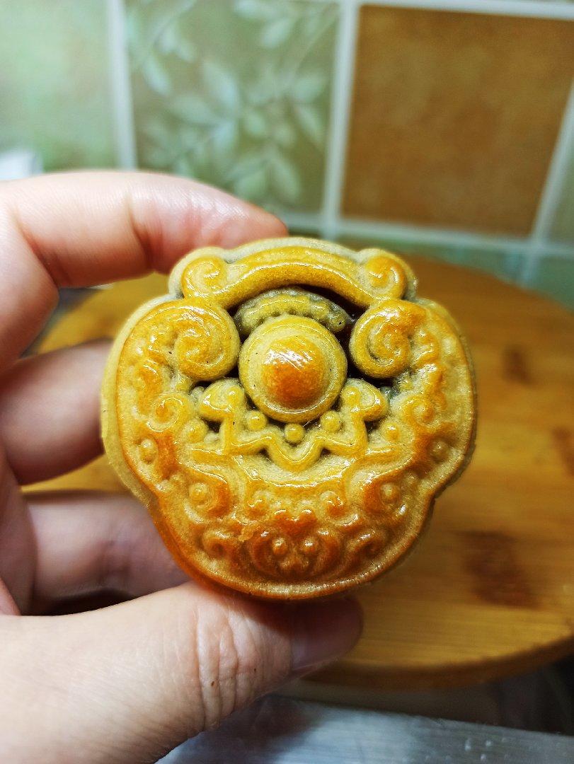 广式月饼—蛋黄莲蓉月饼