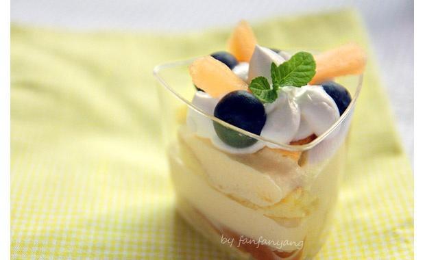 零难度的水果奶油蛋糕杯的做法
