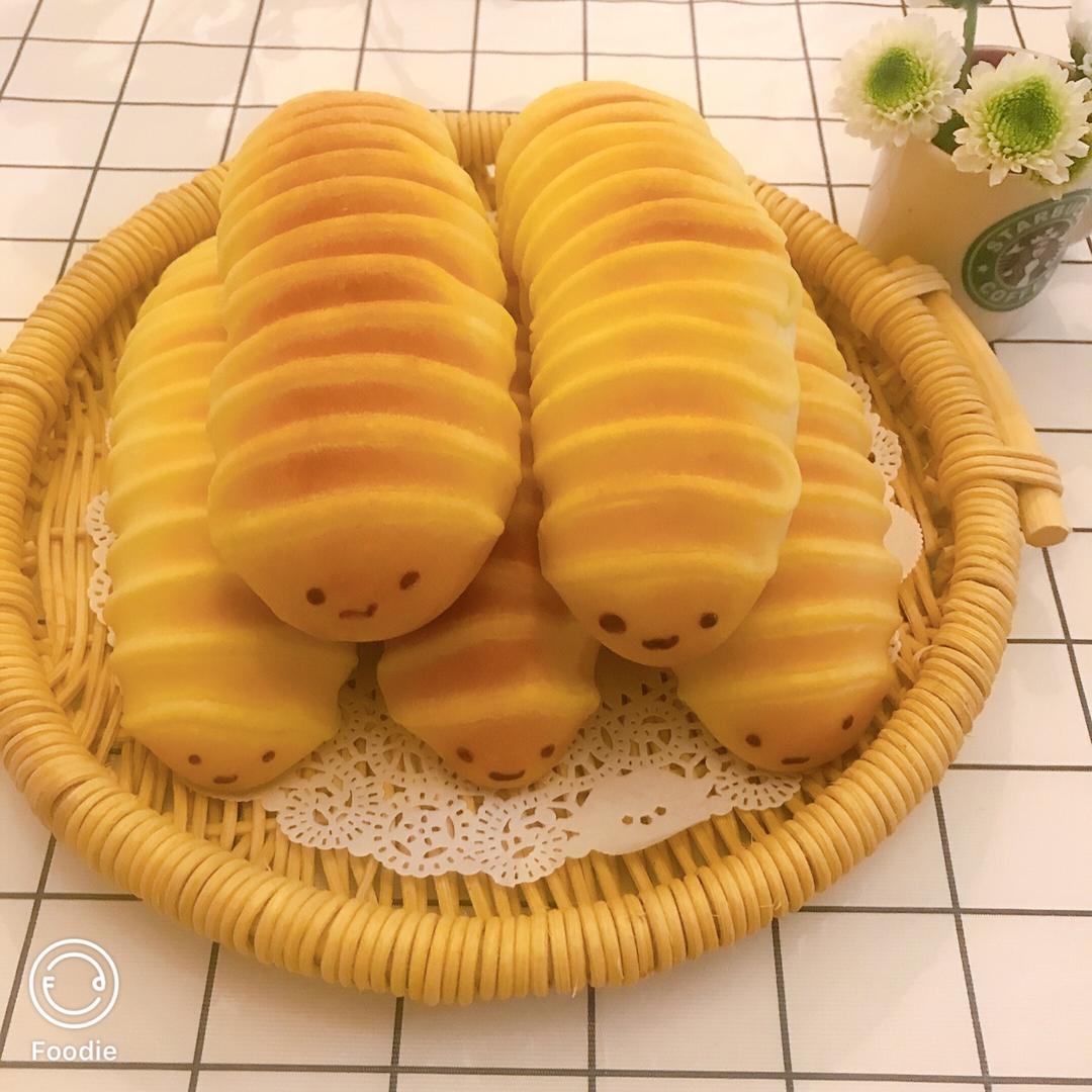面包房里最受欢迎的毛毛虫面包