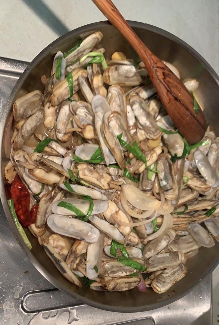 酱汁黑胡椒炒蛏子