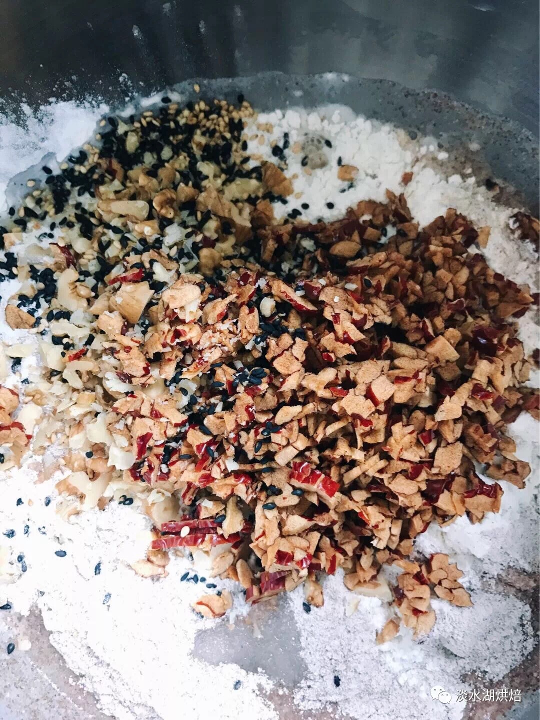 核桃红枣芝麻馒头-一次发酵的做法 步骤2