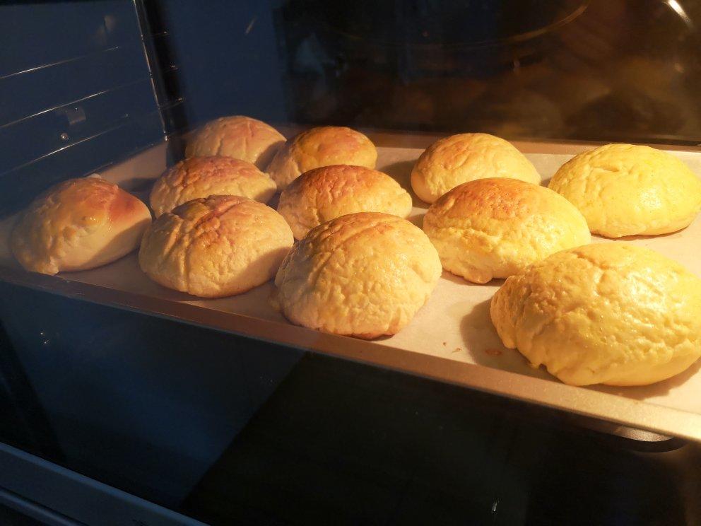 好吃到炸裂的港式菠萝包（附带制作酥皮的小视频）