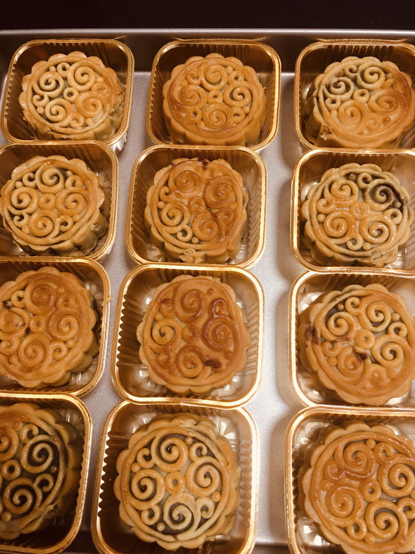 广式莲蓉（豆沙）蛋黄月饼（超详细步骤）