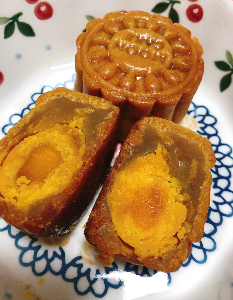 广式月饼—蛋黄莲蓉月饼