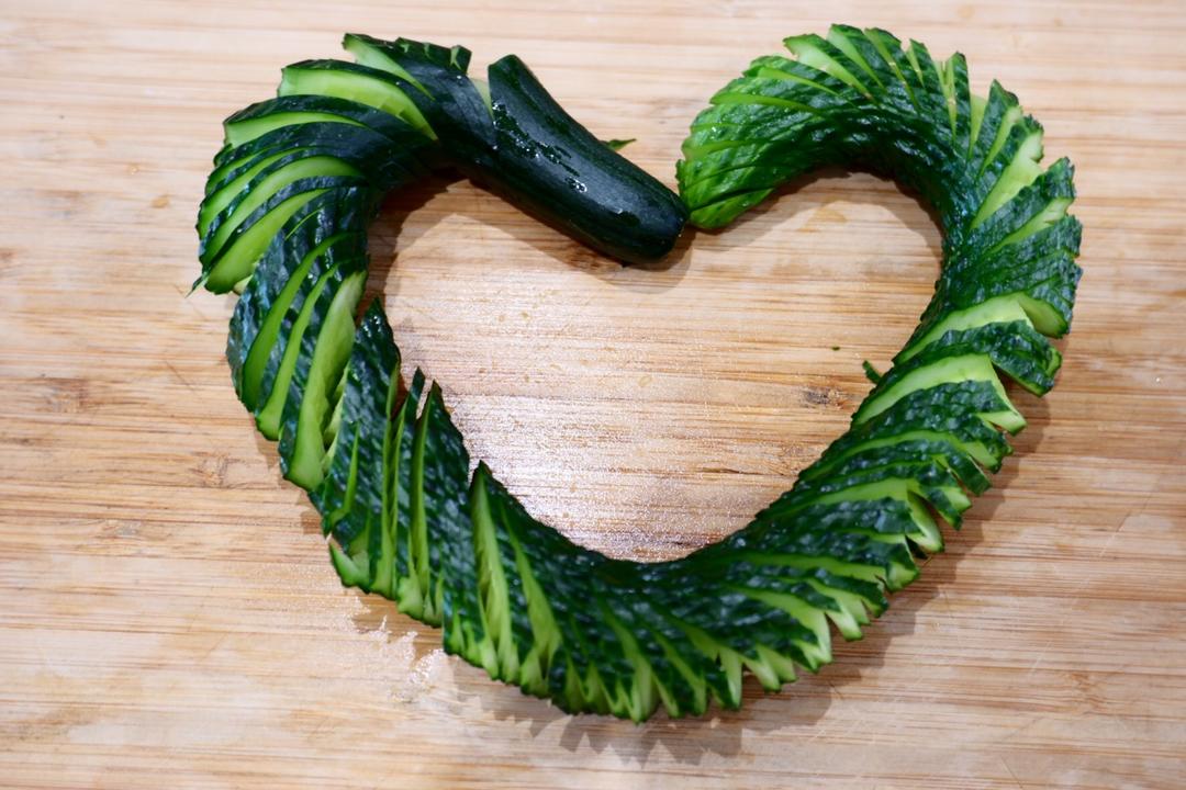 蓑衣黄瓜的切法 · 小视频 🥒