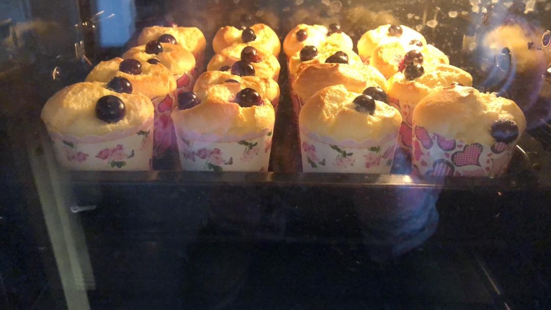 纸杯蛋糕（蔓越莓版可爱到爆）