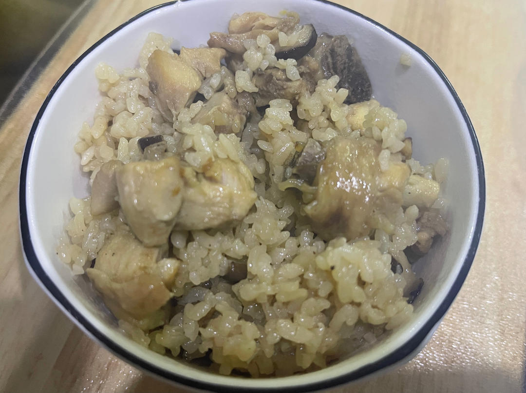 辣妹美食｜第二十六集 ㊙️香菇鸡腿焖饭🍗