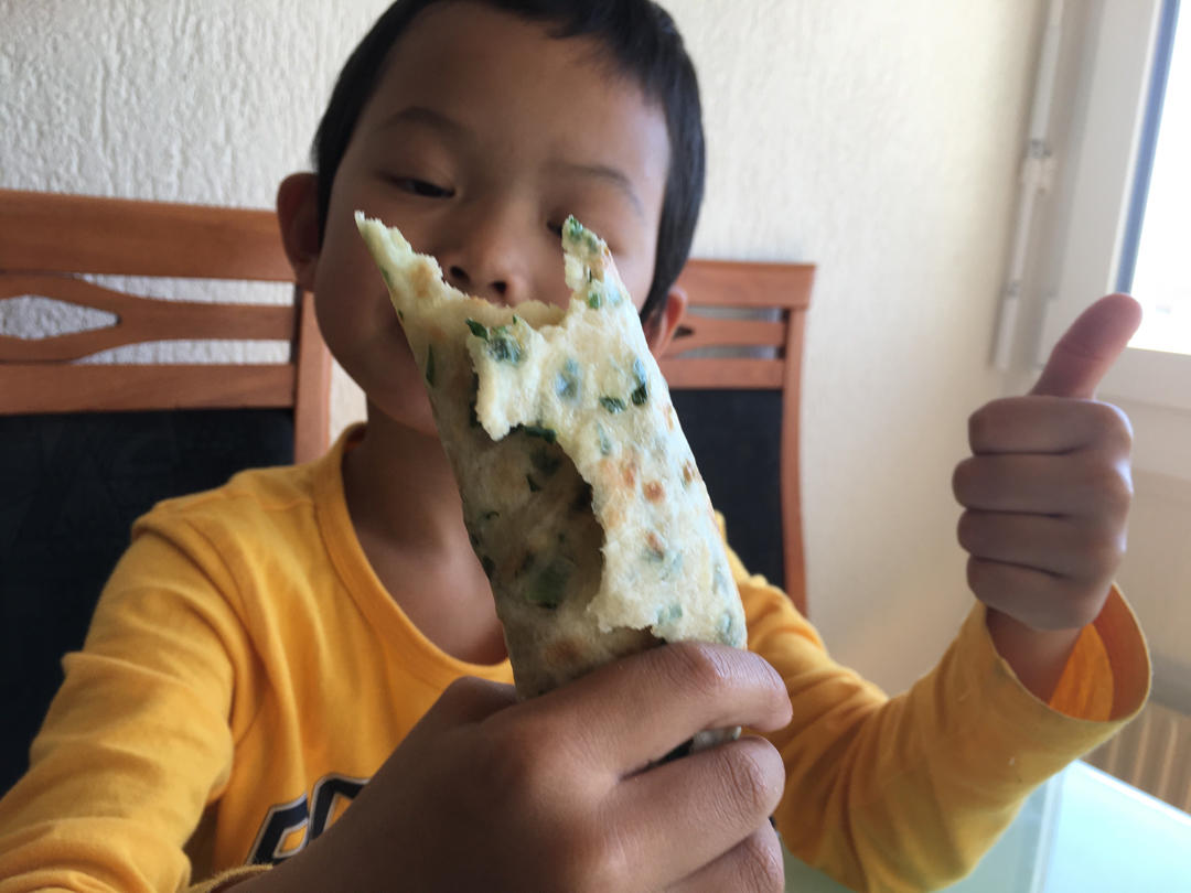 半发面家常葱油饼 凉了不硬 做法简单 附细节视频详解