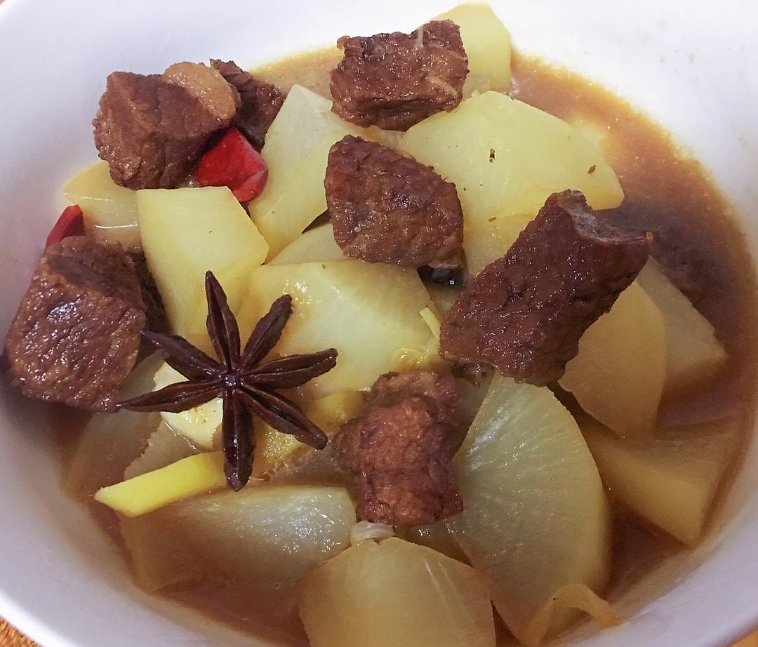 白萝卜炖牛腩