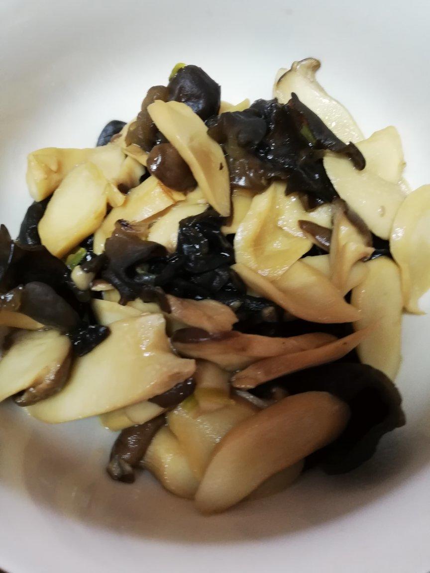 杏鲍菇烧木耳