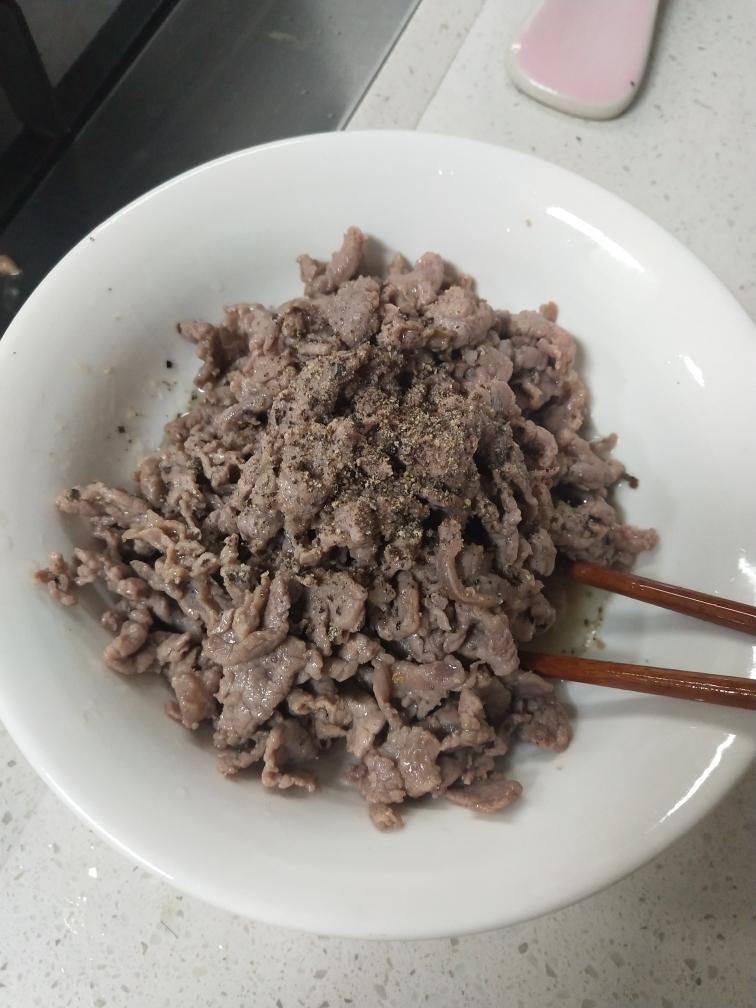 洋葱炒牛肉的做法 步骤3