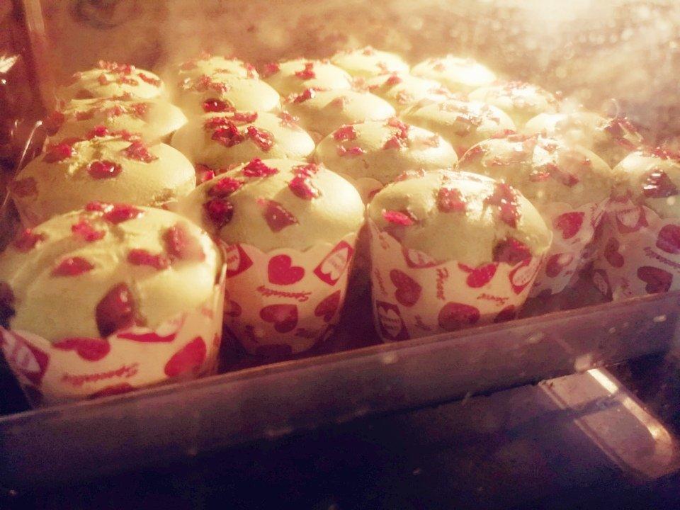 简单的戚风蛋糕（可做出不回缩的纸杯蛋糕）