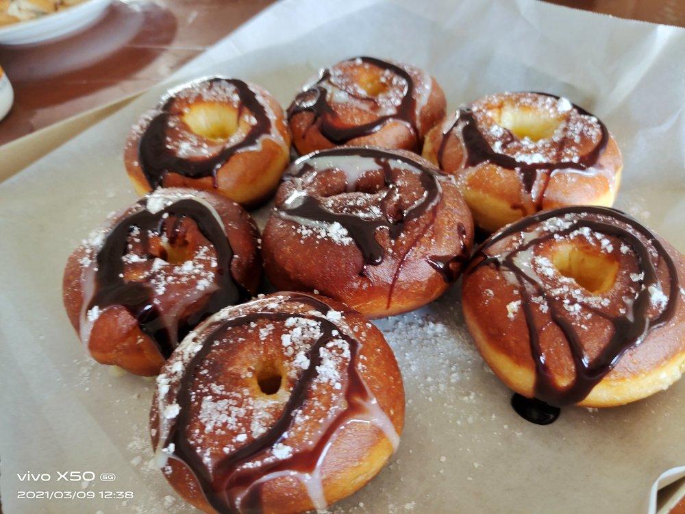 🍩超快手一小时低糖无需烤箱的甜甜圈（详细视频）