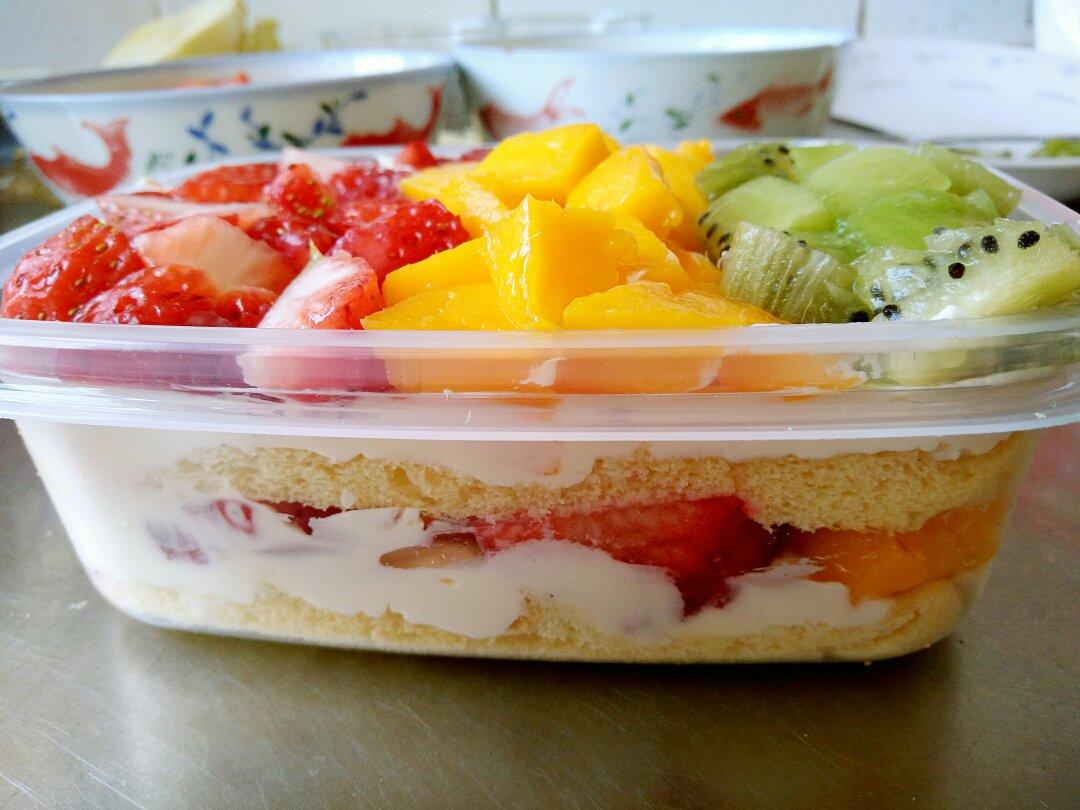 elaine_yn4r做的简单快手的便当饭盒水果盒子蛋糕