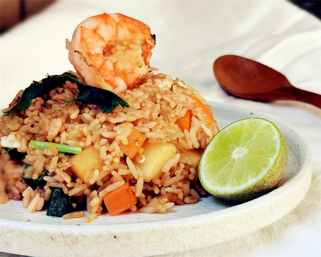 苹果丁冬阴功酱炒饭