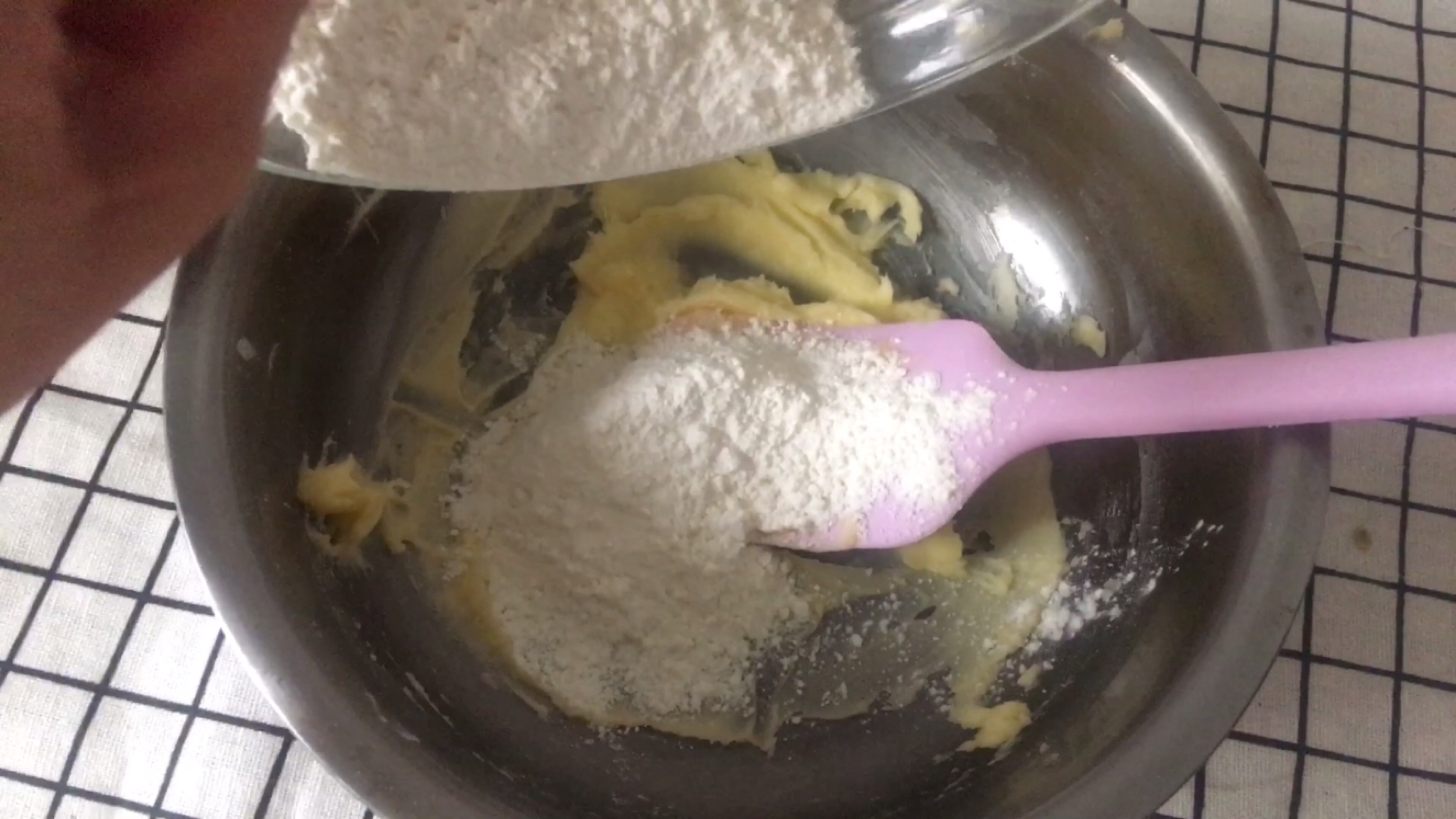酸奶酥皮泡芙的做法 步骤3