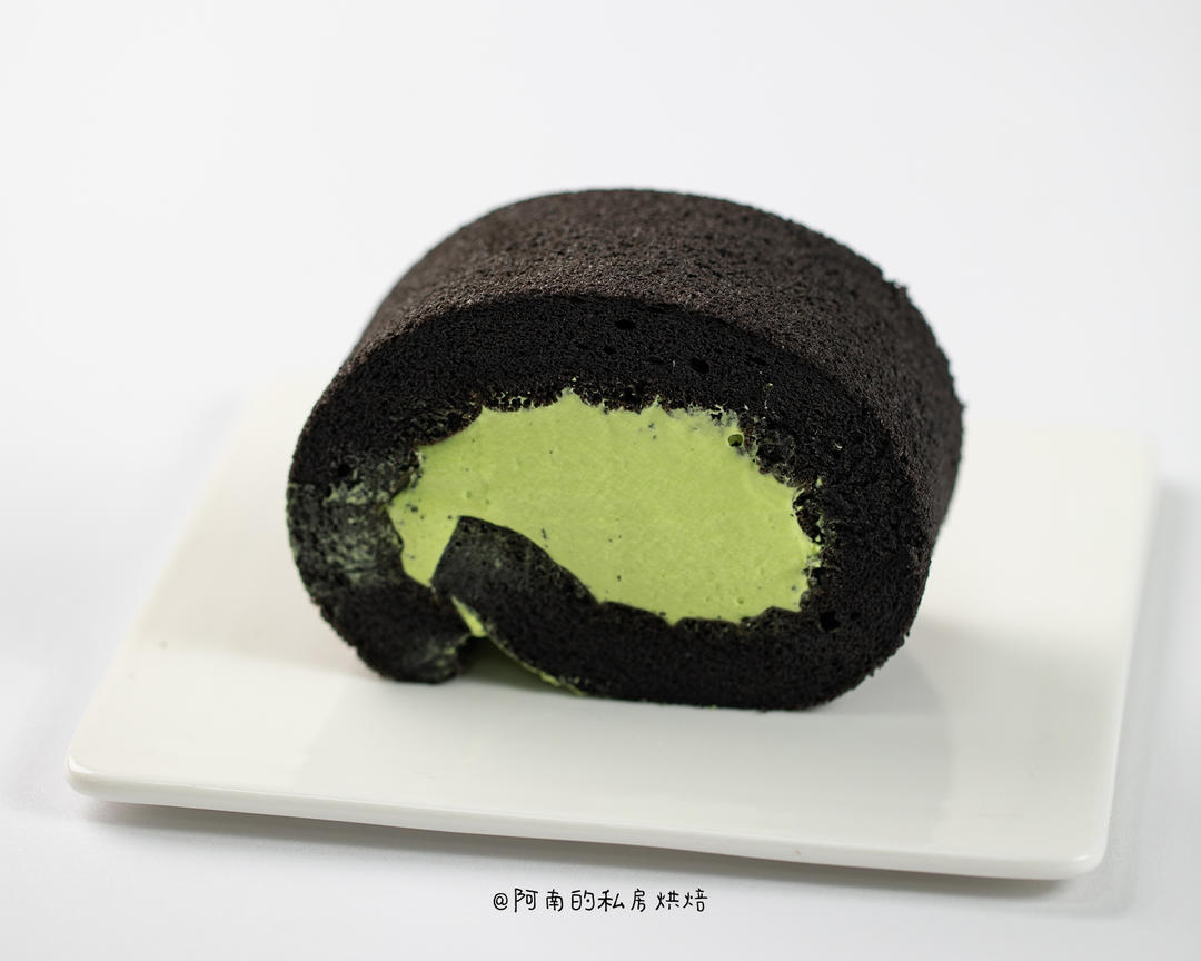 竹炭开心果奶油蛋糕卷，独特且高级的味道！