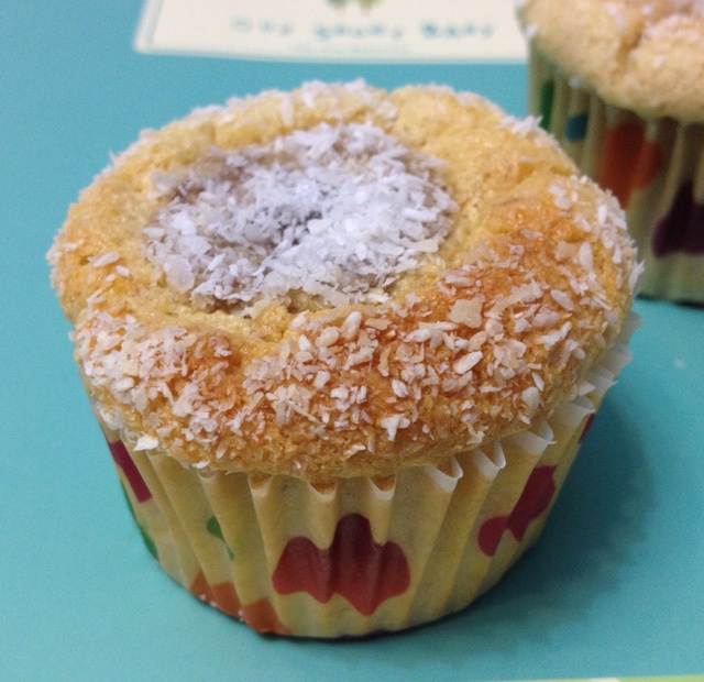 时九做的香蕉戚风杯子蛋糕