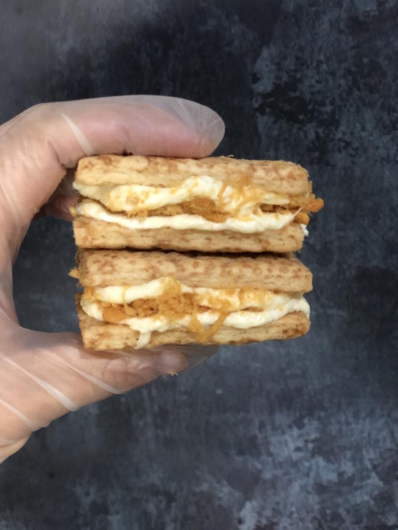 咸蛋黄海苔肉松牛扎酥