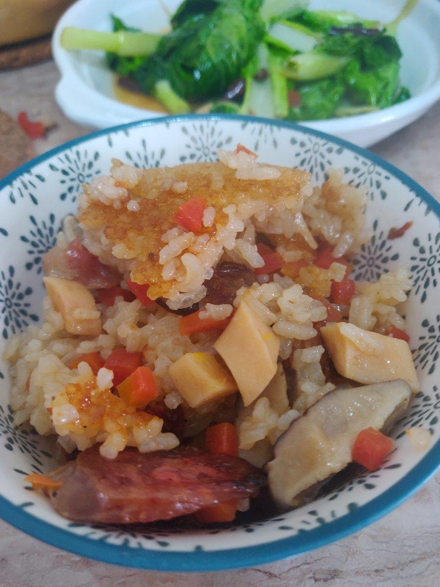 颗粒分明 好吃又简单的腊肠香茹焖饭（电饭锅版）
