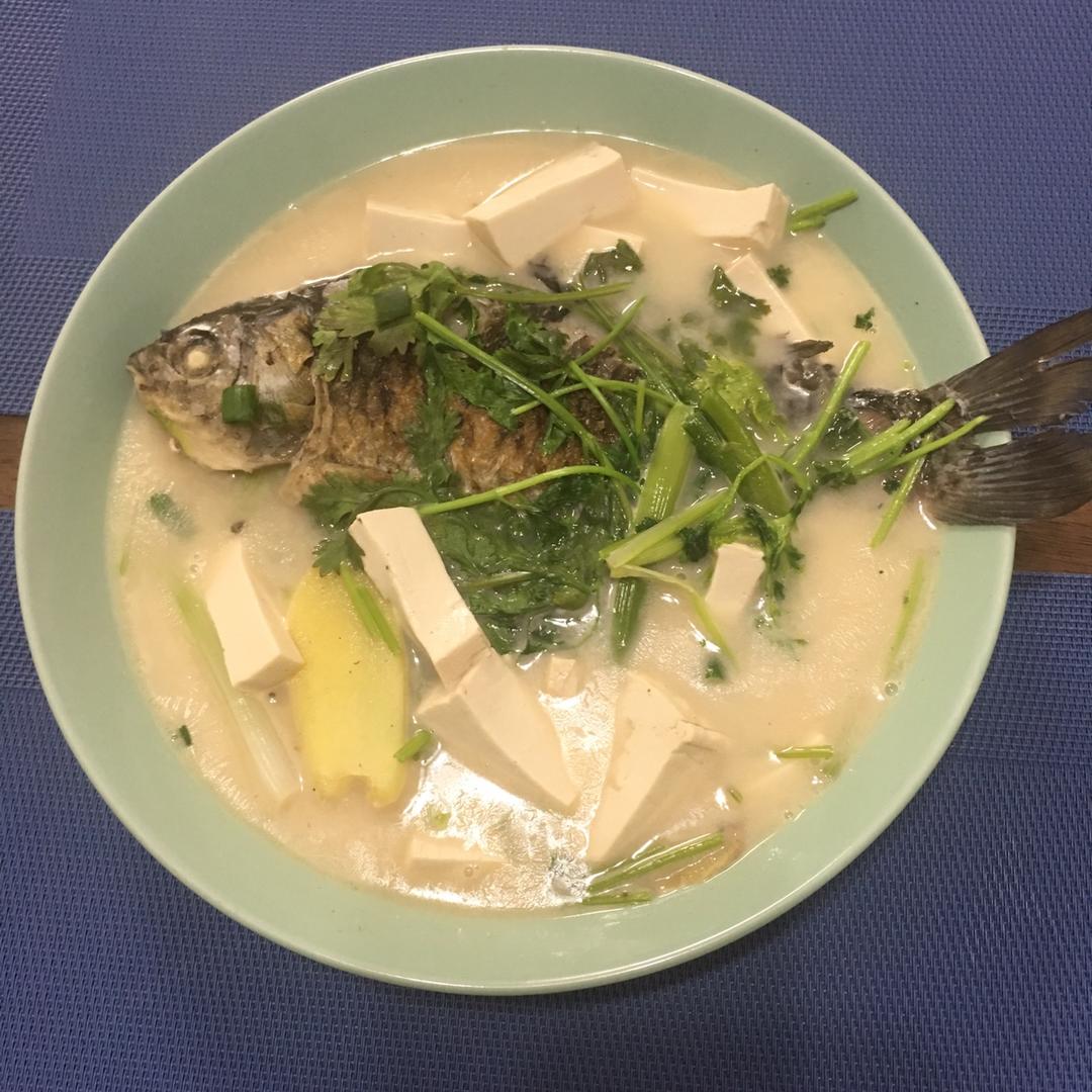 鲫鱼豆腐汤
