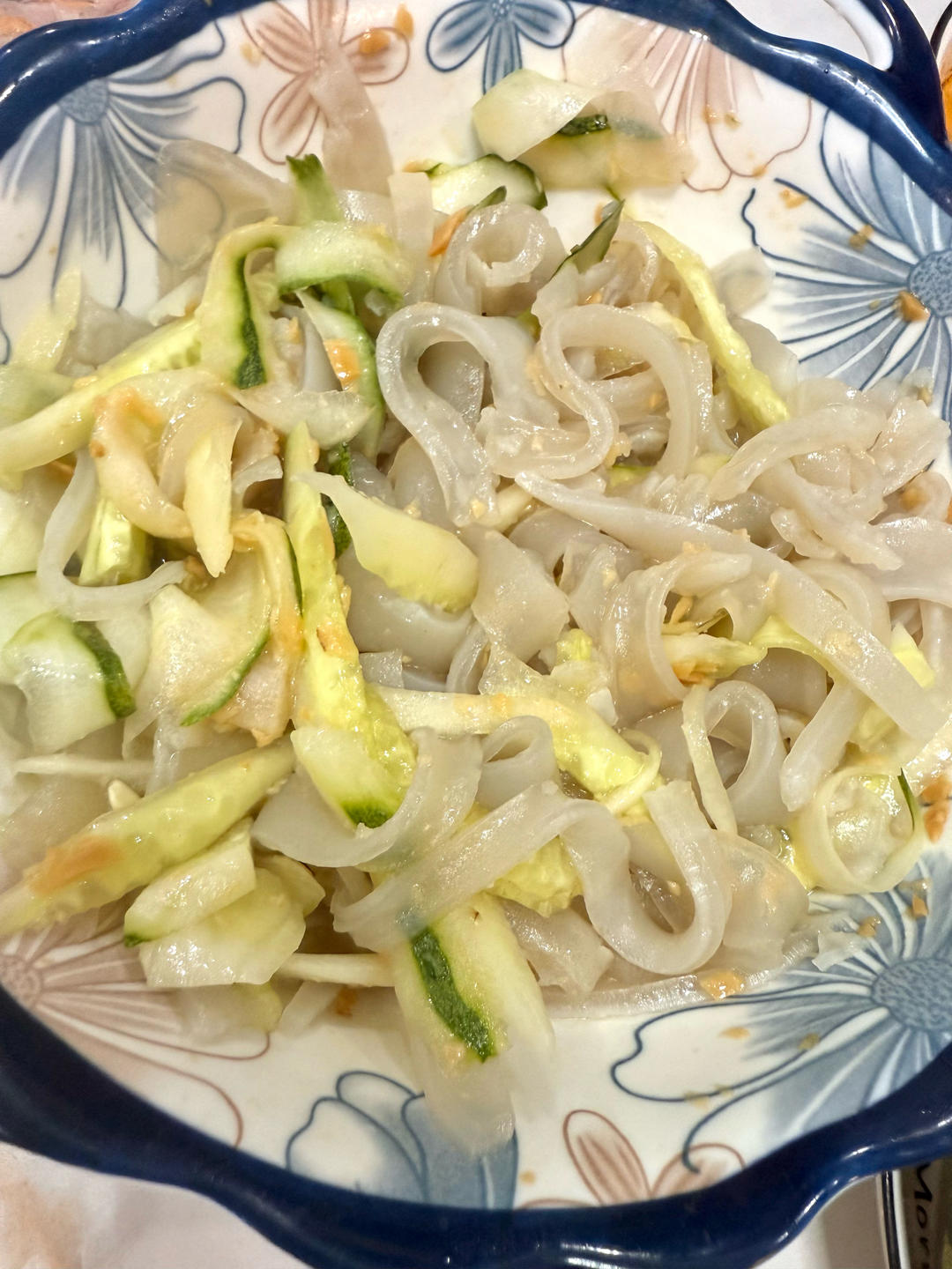 东北拍黄瓜拌拉皮凉菜