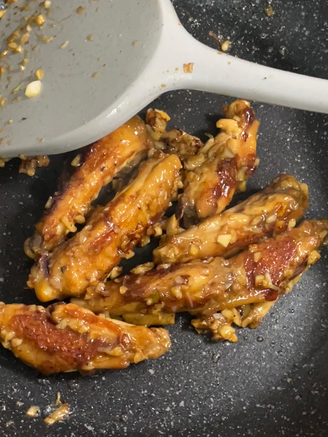 蒜香鸡翅，这才是鸡翅最好吃的做法