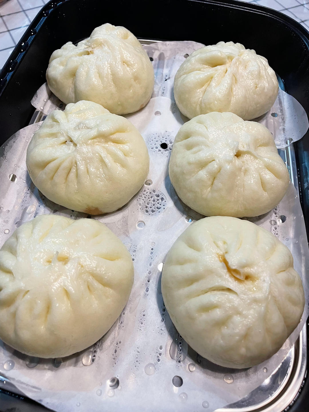 松软多汁的肉包子