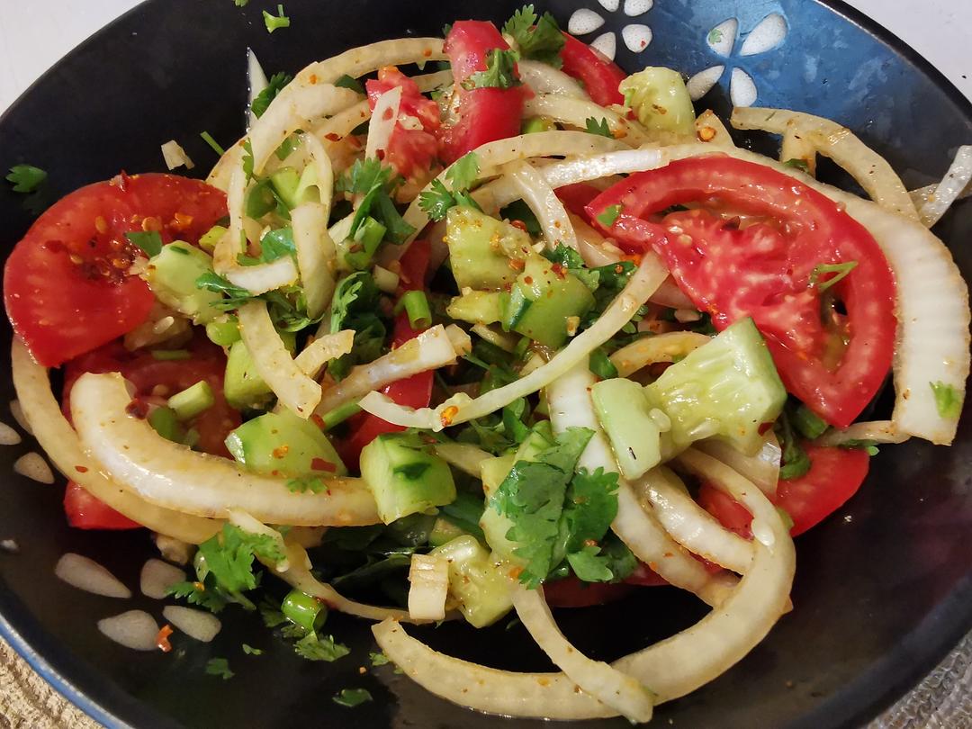 凉拌黄瓜番茄洋葱的做法
