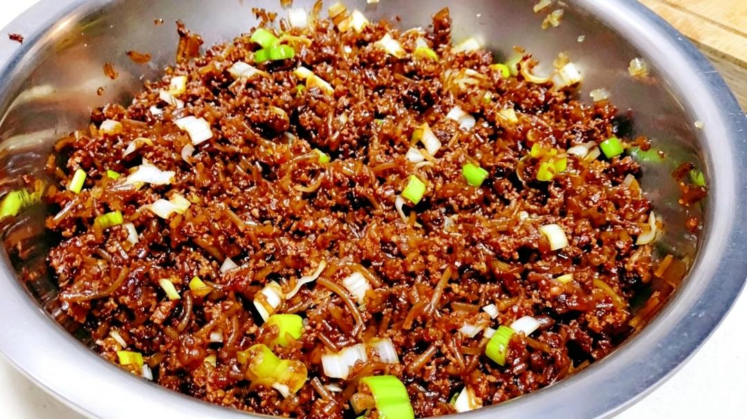酱香粉条肉包子 酱香粉条肉包子
