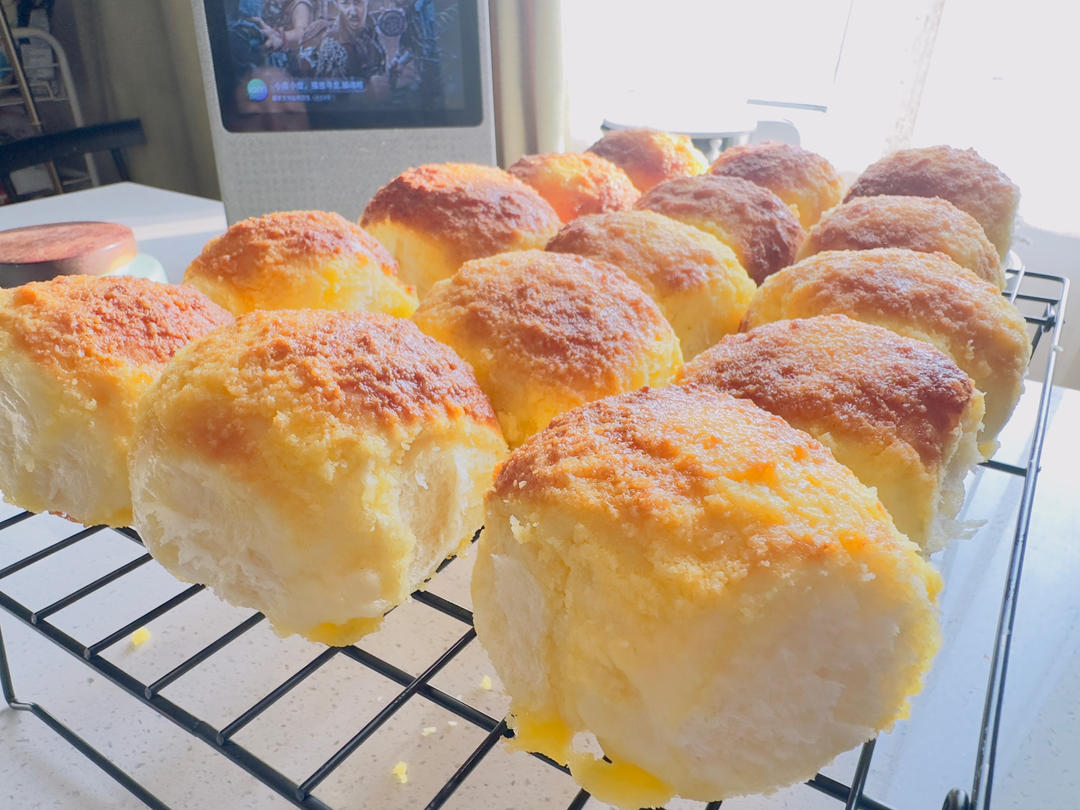 椰蓉小餐包。柔软拉丝，椰香浓郁