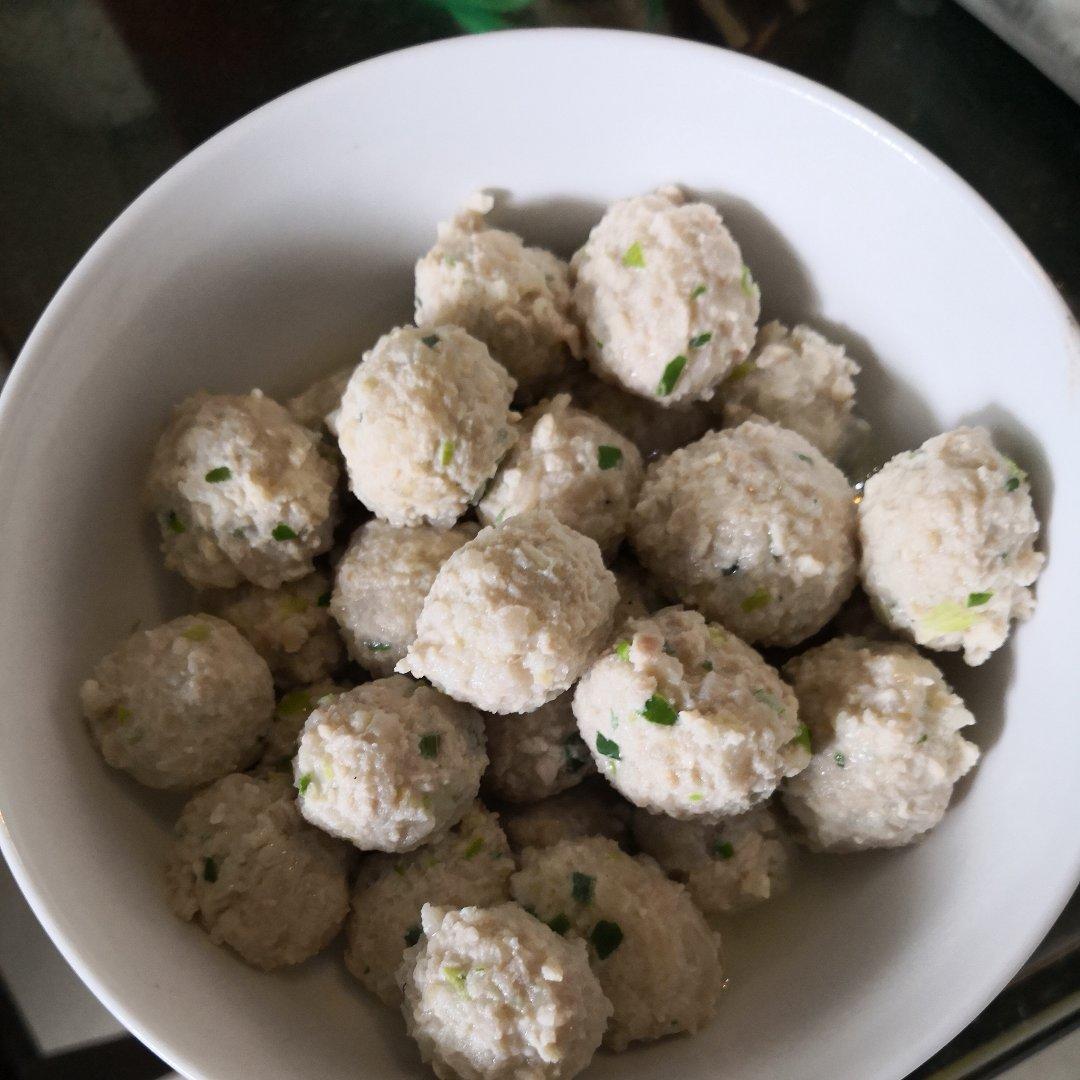 再说吧君子兰做的白萝卜豆腐圆子汤