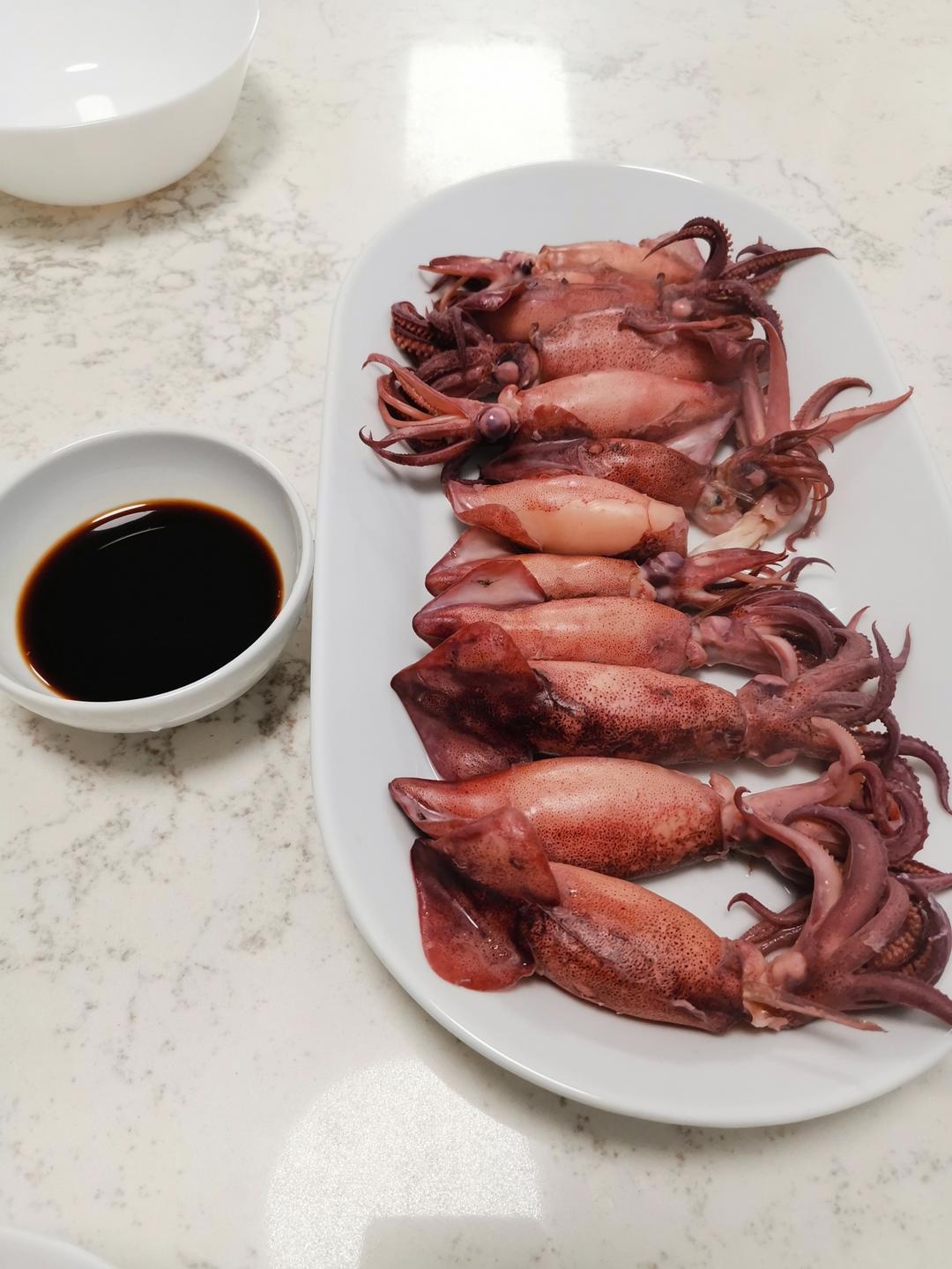 白灼小管鱿鱼（含香葱姜蓉料汁做法）<302小厨房>