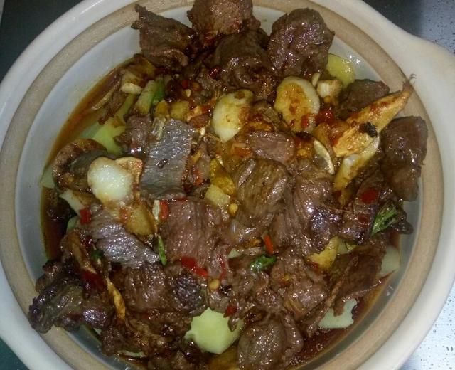 砂锅牛肉焖土豆的做法