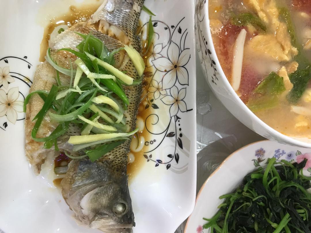 鲜嫩清蒸鲈鱼