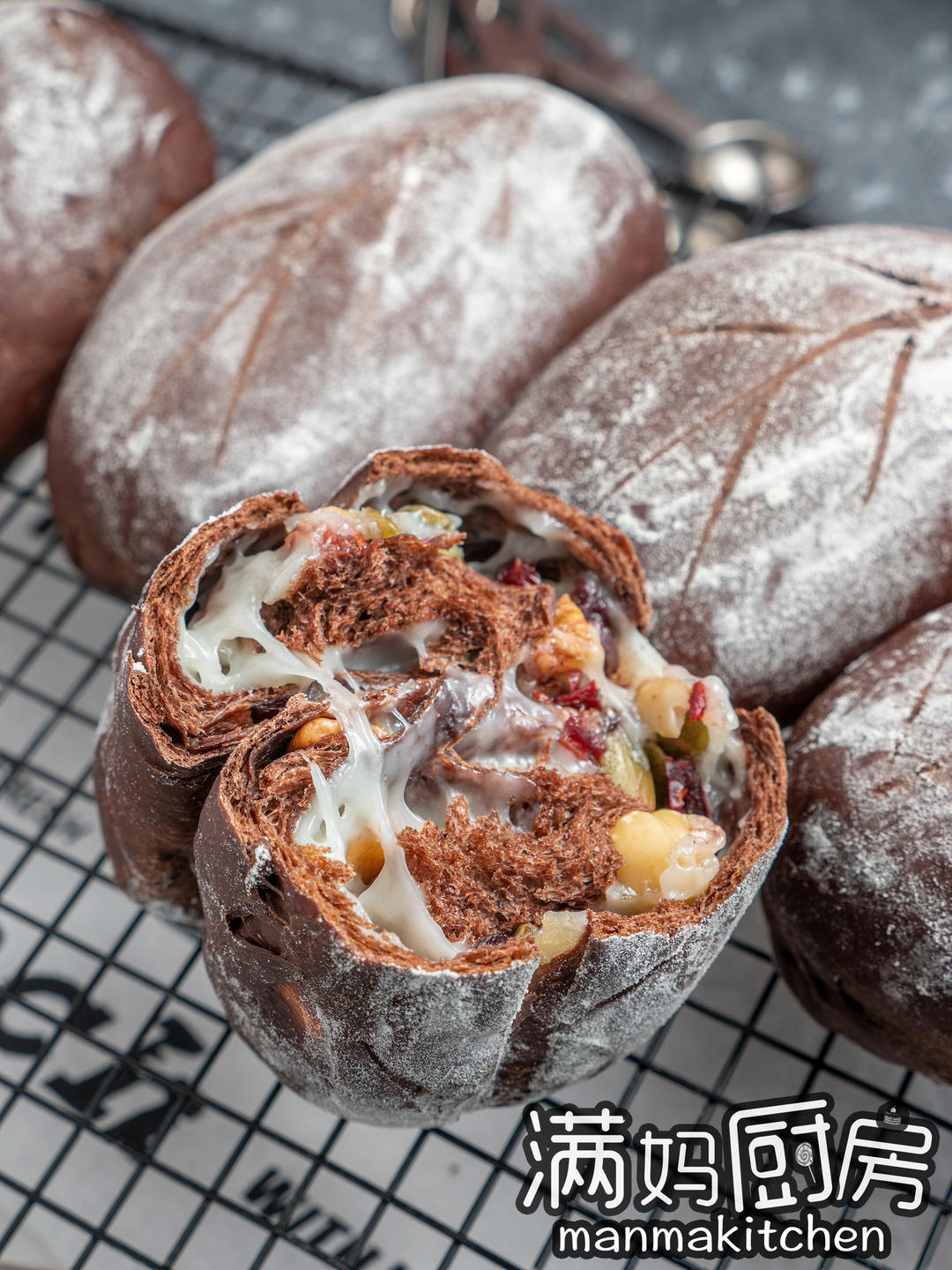 外脆硬，内柔韧，巧克力麻薯欧包，面包新食尚