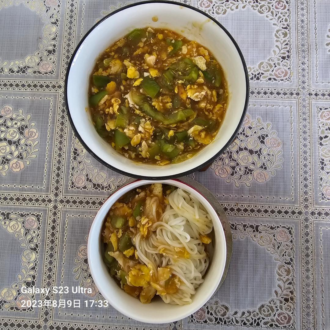 一碗尖椒鸡蛋打卤面