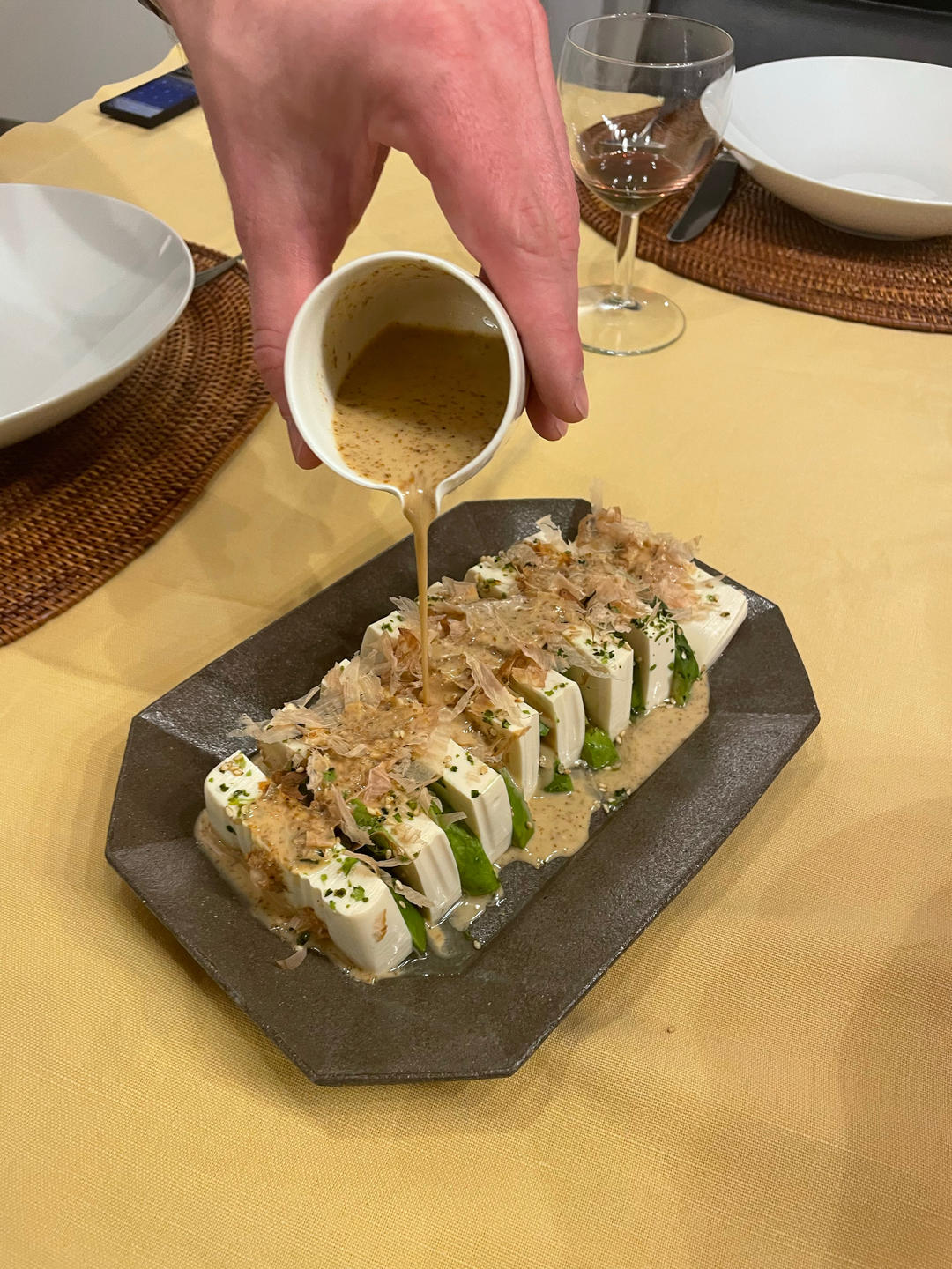 日式小清新，牛油果冷豆腐，10分钟上桌，清爽鲜嫩，好吃不腻