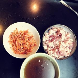 湾湾樱花虾油饭的做法 步骤4