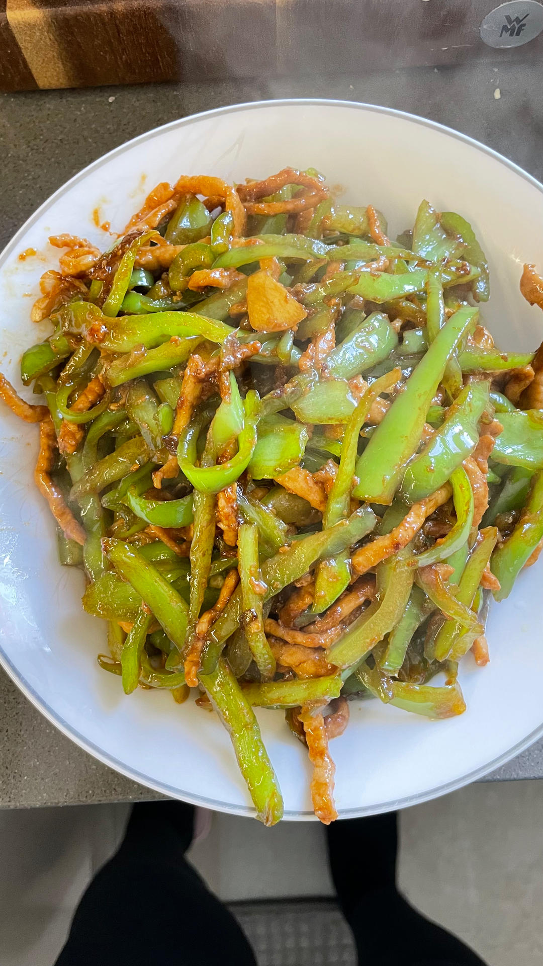 经典的家常菜，青椒炒肉丝，简单的食材也能做出如此美味