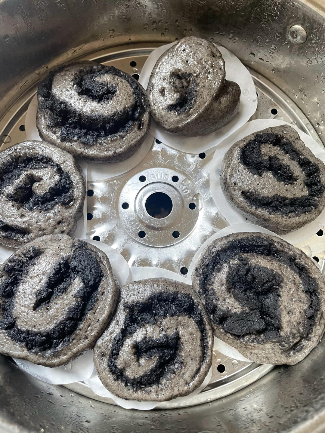 黑芝麻花生卷馒头