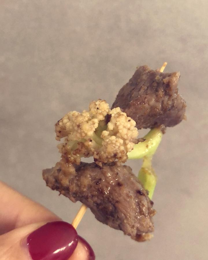 烤羊肉蔬菜串