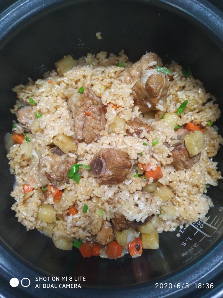 电饭锅排骨土豆焖饭