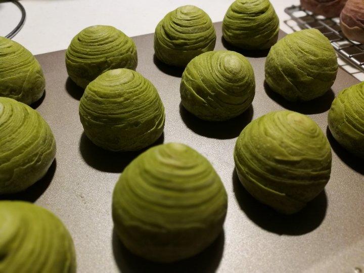 千层彩色蛋黄酥