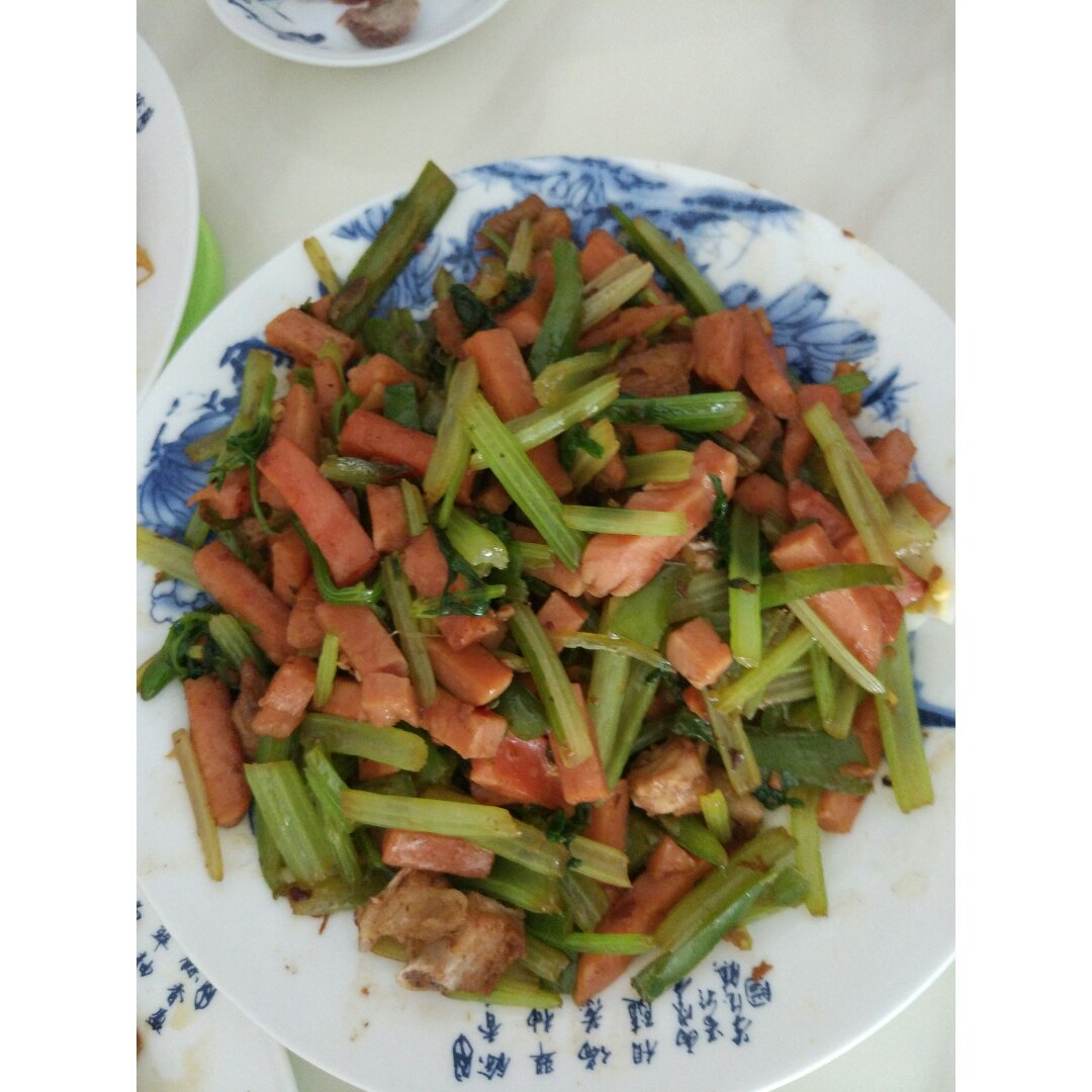 芹菜炒火腿